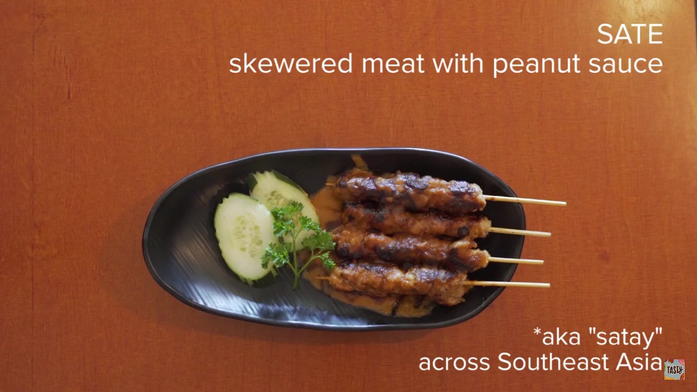 Orang Bule Mencicipi Masakan Indonesia